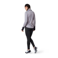 On | Women's Weather Shirt -sportswear 20300077 F onrunning weathershirt modelwalk