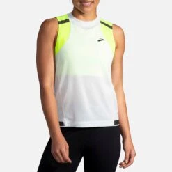 Brooks | Women's Carbonite Tank -sportswear 221496052 F brooks carbonitetank modelfront2