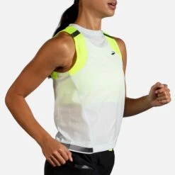 Brooks | Women's Carbonite Tank -sportswear 221496052 F brooks carbonitetank modelrun