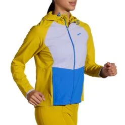 Brooks | Women's Canopy Jacket - Golden Hour -sportswear 221521362 W Brooks CanopyJacket frontonbody