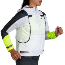 Brooks | Women's Run Visible Convertible Jacket -sportswear 221560134 W Brooks RunVisibleConvertibleJacket frontonbody