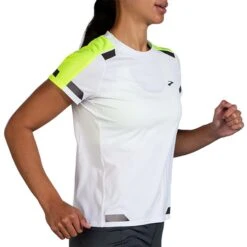 Brooks | Women's Run Visible Short Sleeve 13 Brooks | Women's Run Visible Short Sleeve -sportswear 221562135 W Brooks RunVisibleShortSleeve front