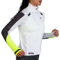 Brooks | Women's Run Visible 1/2 Zip -sportswear 221564134 W Brooks RunVisible12Zip frontonbody