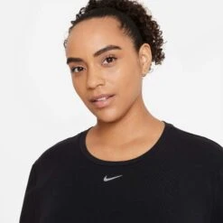 Nike | Women's Dri-FIT ONE Standard Fit Short-Sleeve Top (Plus Size) -sportswear DD0618 010 W Nike OneLuxeDFSSSTDTop neck 6b1c2b4c bd5d 40fd aab1 a8bd7ec708b6