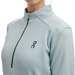On | Women's Climate Shirt -sportswear W263.00472 W On ClimateShirt frontclose